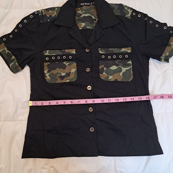 Dead Threads Womens S Shirt Goth Black Camouflage Button Down Short Sleeve - Picture 8 of 12